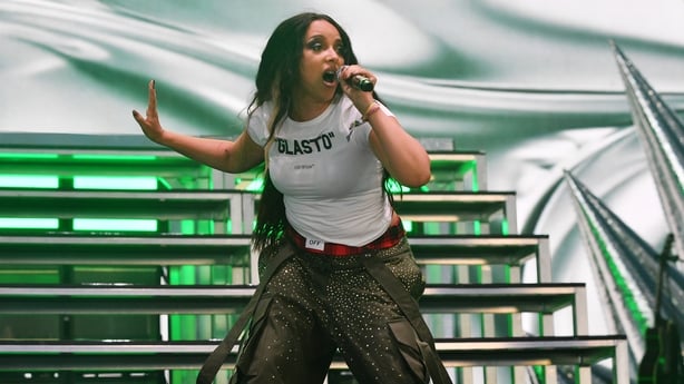 Jade Thirlwall opptrer pÃ¥ Glastonbury 2025