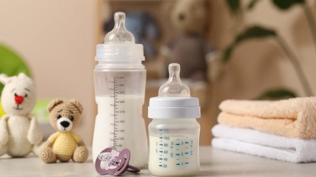 FÃ´ringsflasker med babyformel