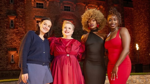 The Traitors Ireland-vinnerne, Kelley, Oyin og Vanessa med SiobhÃ¡n McSweeney