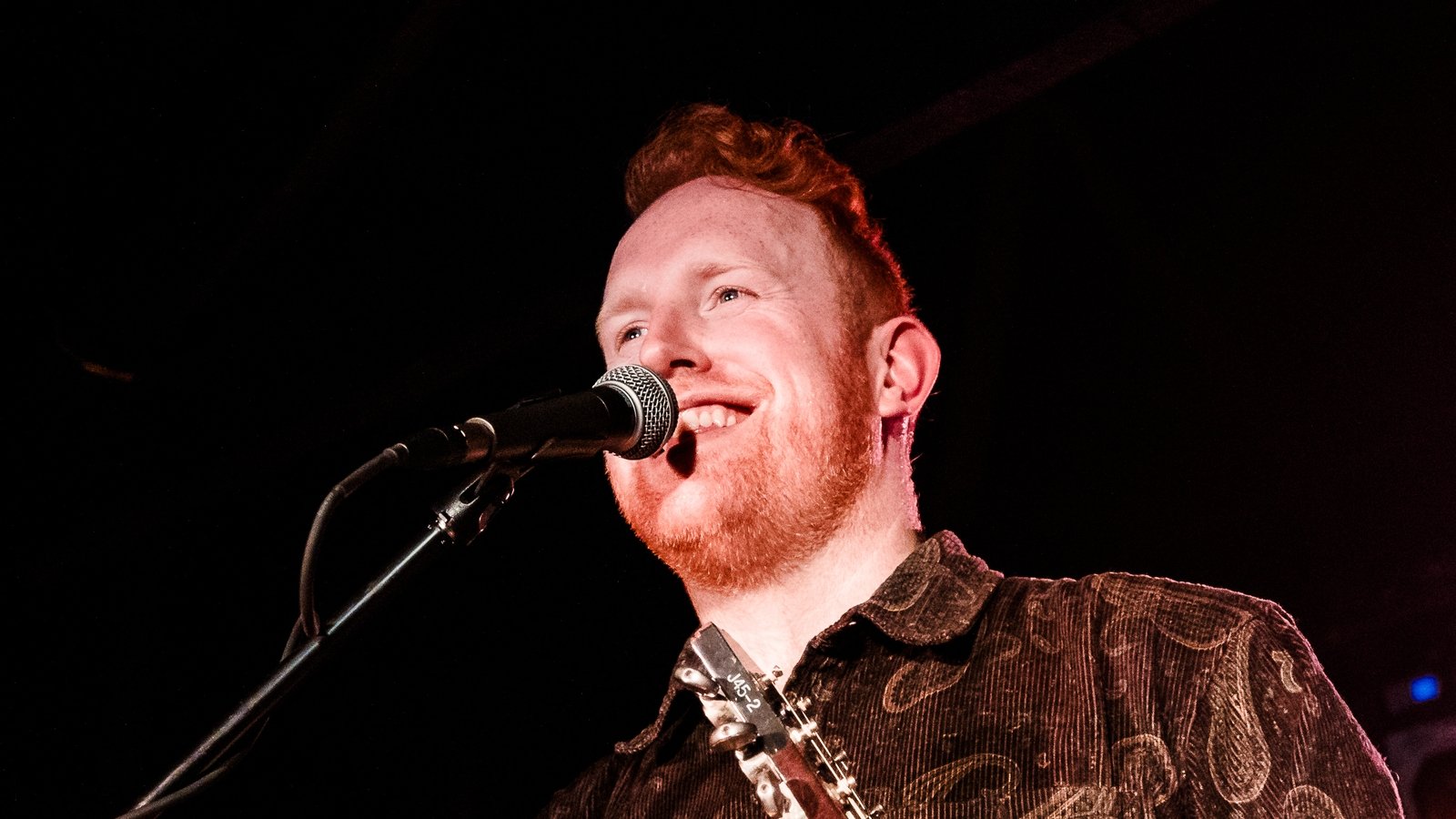 Gavin James banker Ed Sheeran av irsk nr. 1 -sted