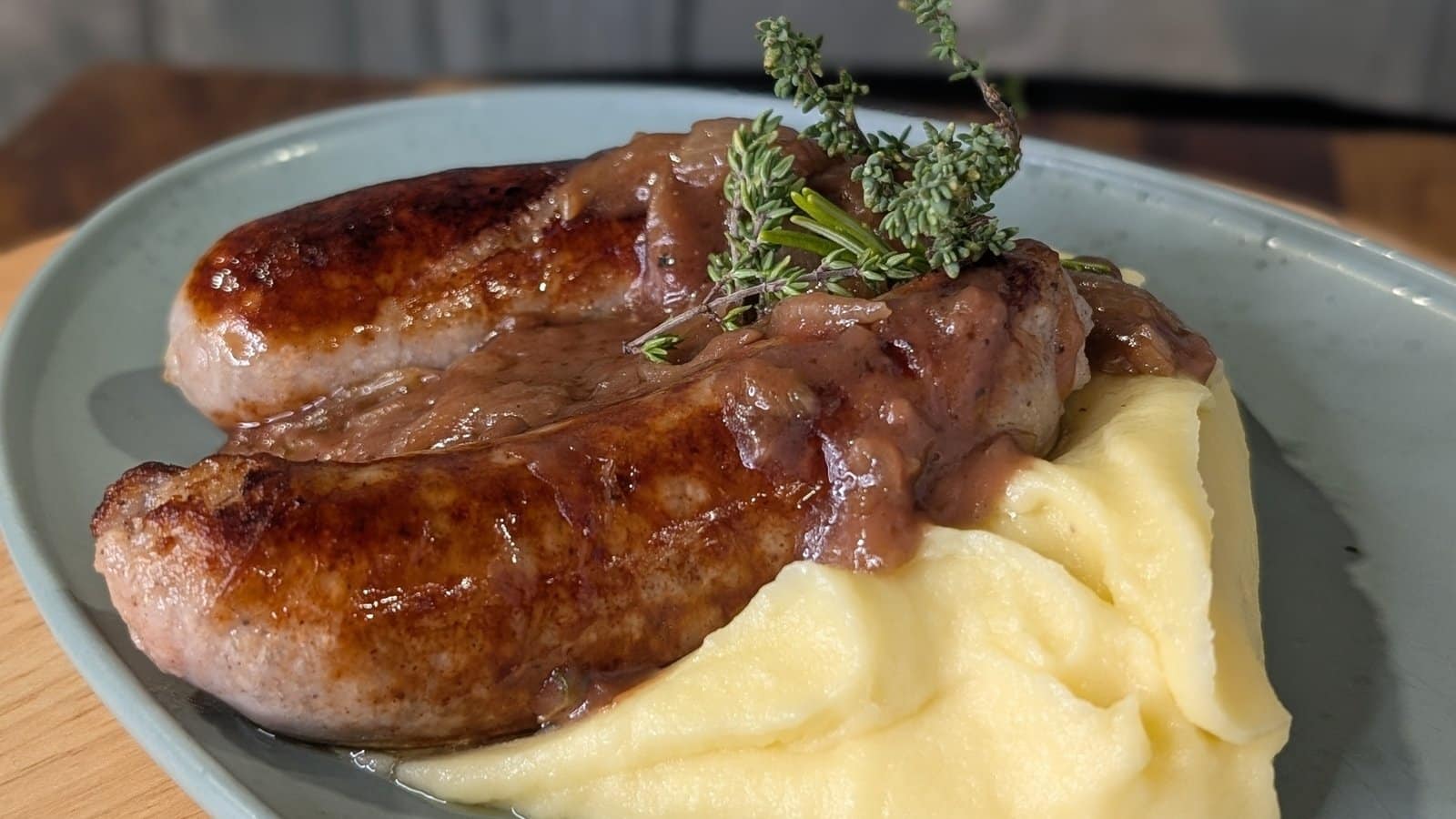 Cumberland pølser med mos og løksaus: i dag