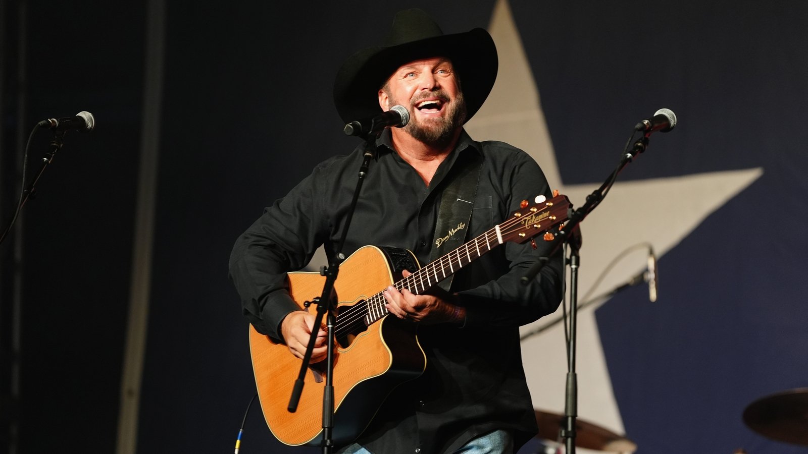 Garth Brooks for Ã¥ spille fÃ¸rste britiske spillejobb pÃ¥ nesten 30 Ã¥r neste sommer