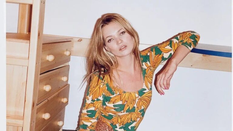 Kate Moss avslÃ¸rer den endelige meldingen hun sendte David Bowie fÃ¸r hans dÃ¸d
