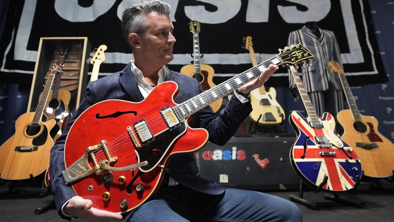 Noel Gallaghers gitar skadet når Oasis Split går under hammeren