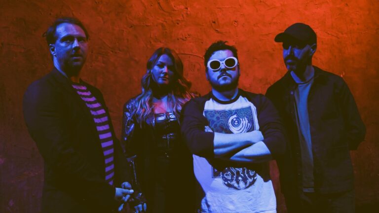 Bak musikken - i Athen