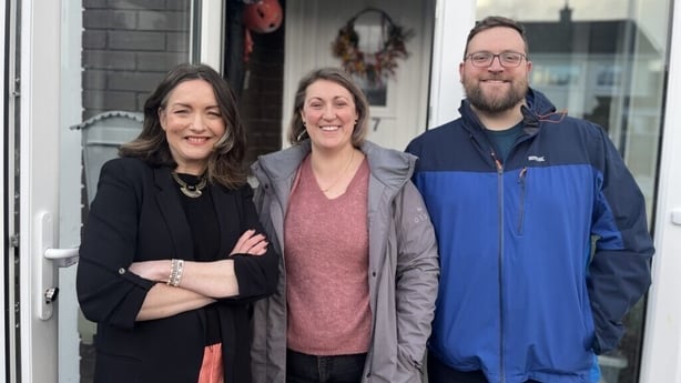 Laura og Mark O'Neill med Deirdre Coleman pÃ¥ hjemmesedning: The Big Fix