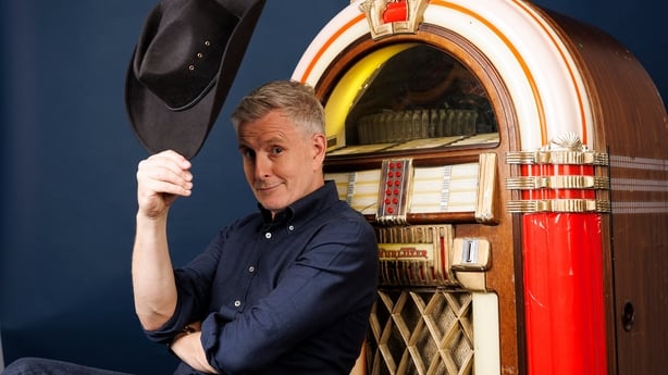 Patrick Kielty, vert for RTÃ© The Late Late Show