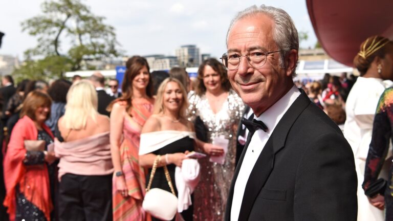 Ben Elton sier at hans sinte stand-up-persona fra 1980-tallet var 'en veldig nyttig lÃ¸gn'