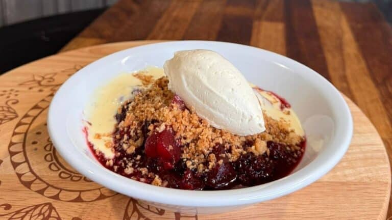 Mags Roches hÃ¸stbÃ¦r- og eplecrumble med vaniljekrem: I dag
