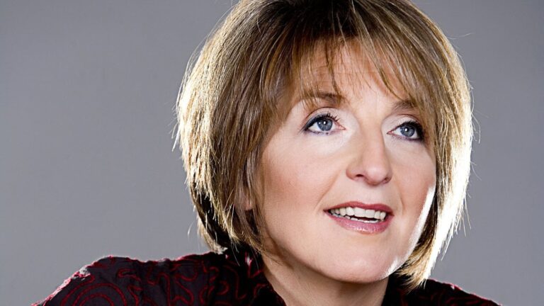 Kaye Adams sier at navnet hennes har blitt "dratt gjennom gjÃ¸rme" etter BBC-showbeslutningen