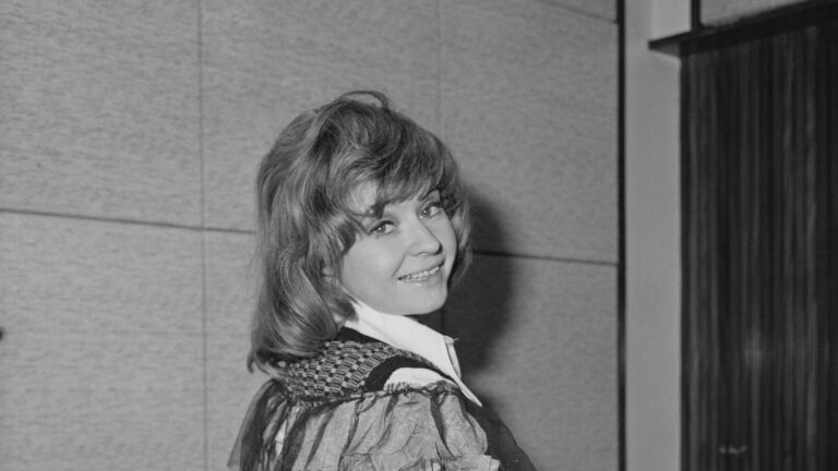 Hyllest til den Â«fantastiske skuespillerinnenÂ» Prunella Scales