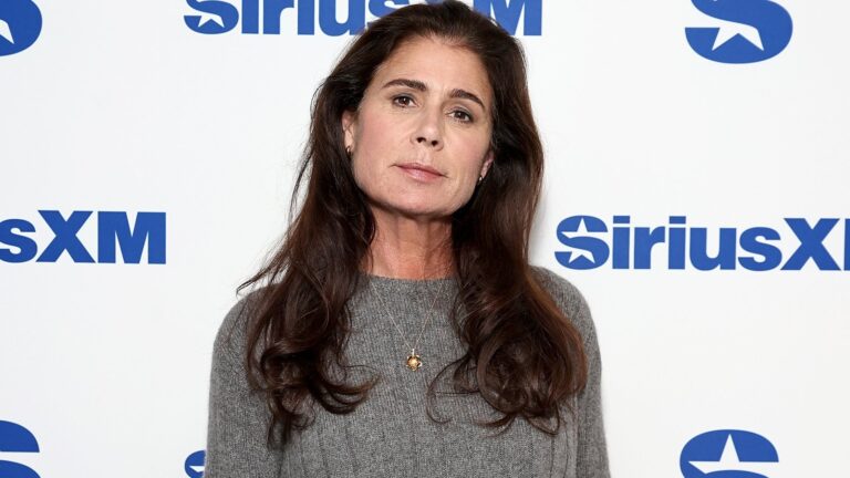 Maura Tierney hedres med Oscar Wilde-prisen
