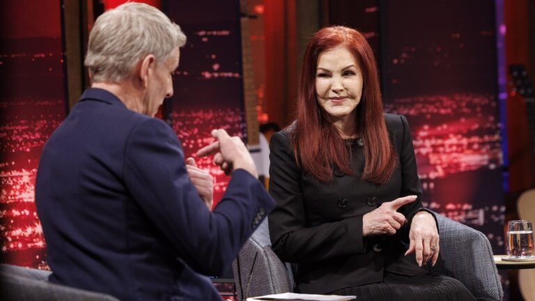 Priscilla Presley Caps sent sent land spesial