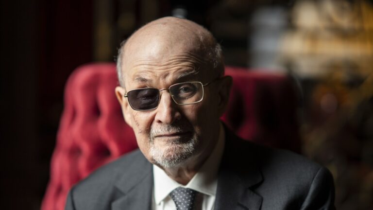 Salman Rushdie: Jeg vil aldri bli forsonet med skader fra knivangrep