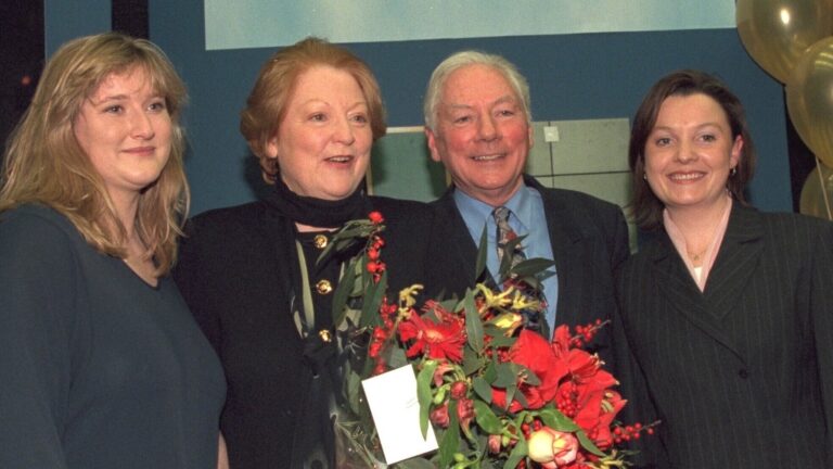 Suzy Byrne sier at den nye brevboken til far Gay Byrne er en bittersÃ¸t hyllest