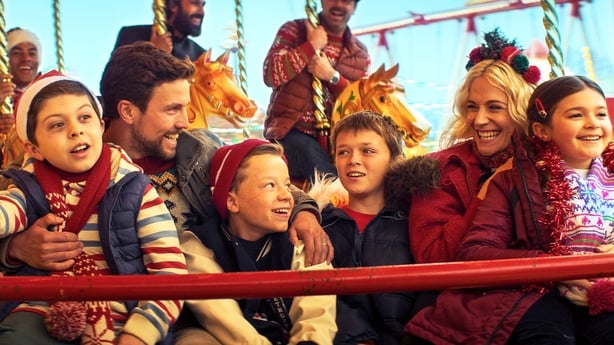 Leo Suter og Pixie Lott i Christmas Karma