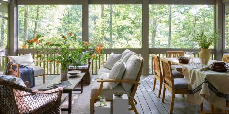 Denne transportive fjellflukten har den samme grønne malingen i nesten alle rom