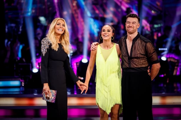 Vicky Pattison og Kai Widdrington under resultatshowet til Strictly Come Dancing pÃ¥ BBC1. Reality-TV-stjernen Vicky Pattison har blitt eliminert fra Strictly Come Dancing pÃ¥ sin 38-Ã¥rsdag. Den tidligere Geordie Shore-stjernen fortalte dansepartneren Kai Widdrington at hun var det 