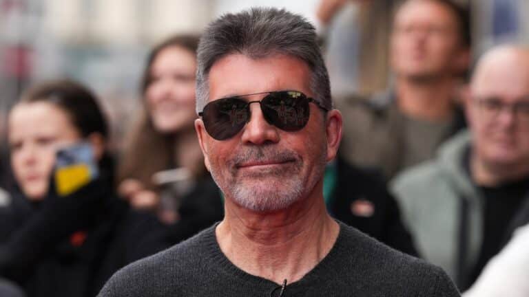 Simon Cowell avslÃ¸rer at han fÃ¥r blodet "skylt" og "filtrert" for Ã¥ holde seg ung
