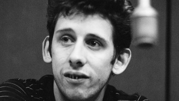 Singer-songwriter Shane MacGowan avbildet i en RTÉ Guide-fotoshoot fra 1985