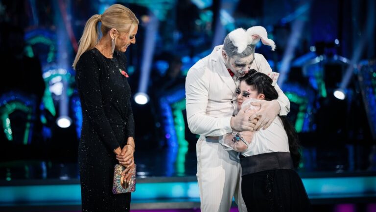 Femte kjendis eliminert fra Strictly Come Dancing under Halloween-uken