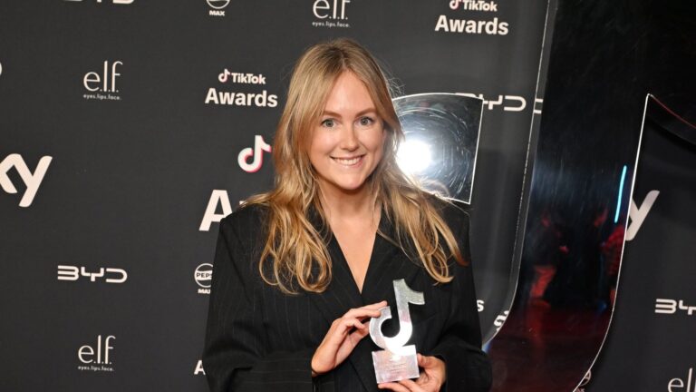 Irske skapere blir rÃ¸de lÃ¸pere grÃ¸nne pÃ¥ Londons TikTok Awards