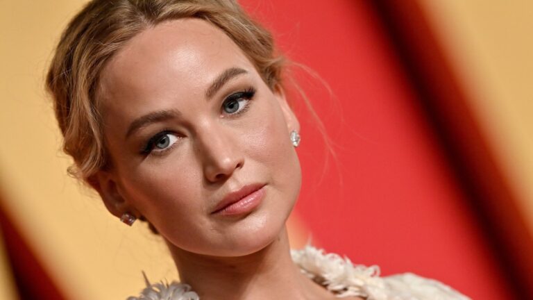 Jennifer Lawrence sier hun jobber med en Miss Piggy-film med Emma Stone