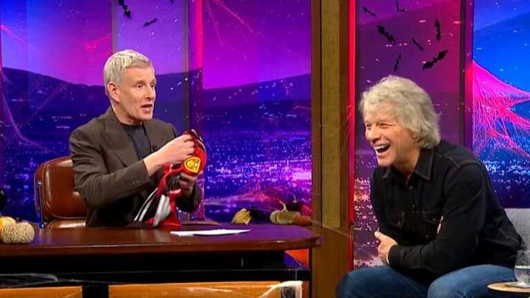 Patrick Kielty har "litt av et pinch-me-Ã¸yeblikk" med Jon Bon Jovi pÃ¥ Late Late Show