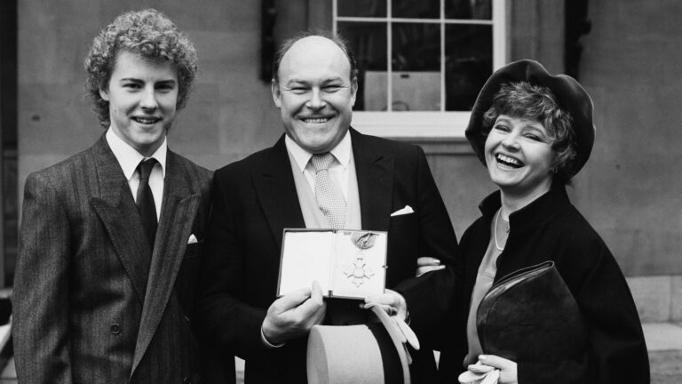 Samuel West rÃ¸rt av "utgytelse av kjÃ¦rlighet" for Prunella Scales