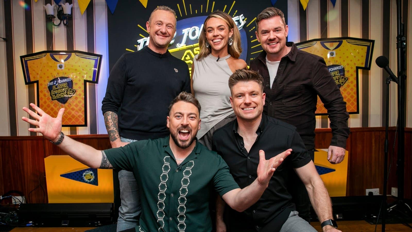 The 2 Johnnies avslører Late Night Lock In-gjester