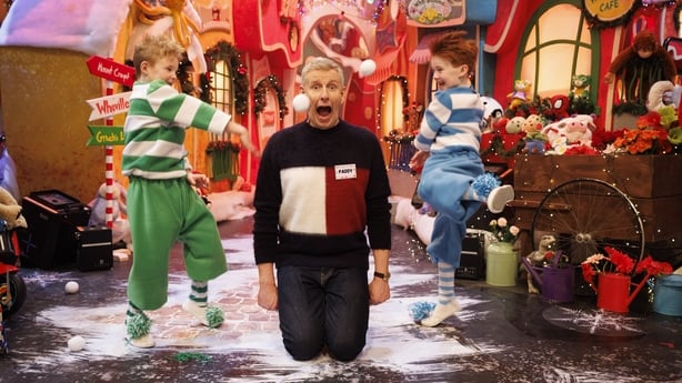 Patrick Kielty pÃ¥ settet til Toy Show
