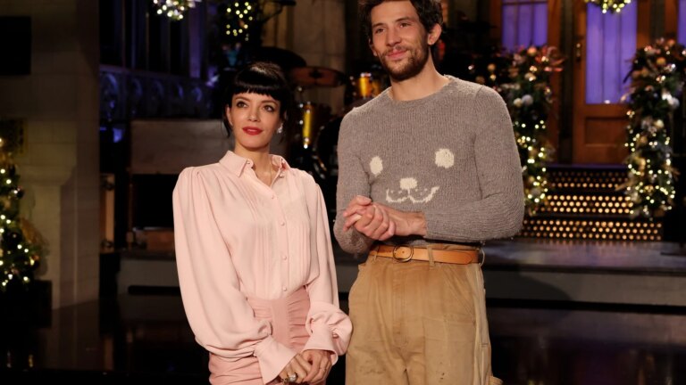 Dakota Johnson og Lily Allen blir med pÃ¥ Saturday Night Live
    


