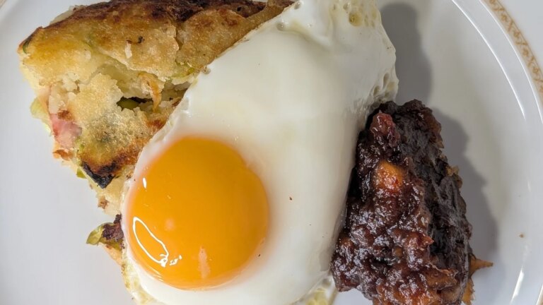 Wades sprÃ¸ grÃ¸nnsaker og skinke hash brown & brown saus
    

