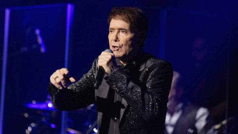 Cliff Richard avslÃ¸rer at han har blitt behandlet for prostatakreft
    

