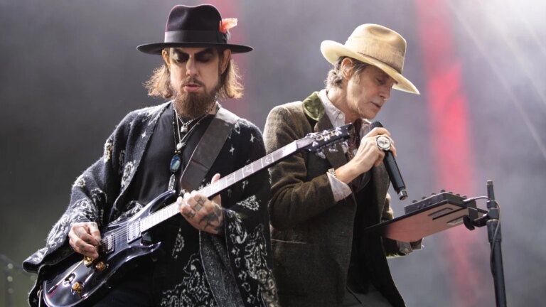 Jane's Addiction kommer sammen "en siste gang for Ã¥ lÃ¸se forskjellene vÃ¥re"
    


