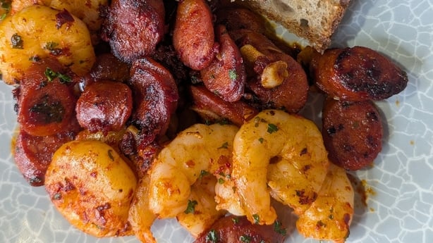 Nevens sydende hvitløk og chilireker