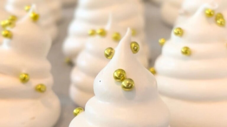 Hvordan lage god mat til jul: Juletremarengs
    

