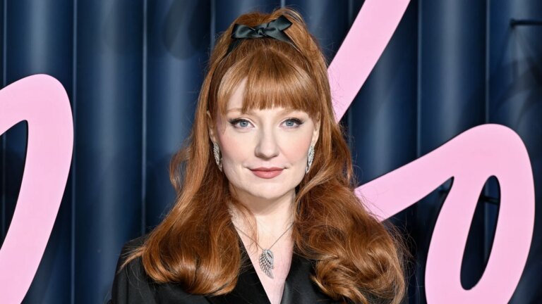 Girls Aloud-stjernen Nicola Roberts deler babyglede
    

