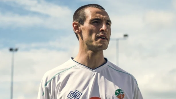 Ã‰anna Hardwicke som Roy Keane i Saipan