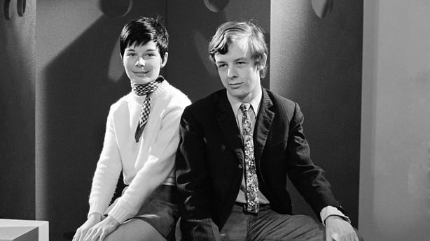 Brenda Kneapsey og Seamus Sheridan (1969) presenterer Motley pÃ¥ 19 Ã¥r, fra TV-serien Keys To My Life