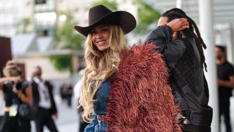 BeyoncÃ© erklÃ¦rte en milliardÃ¦r av magasinet Forbes
    

