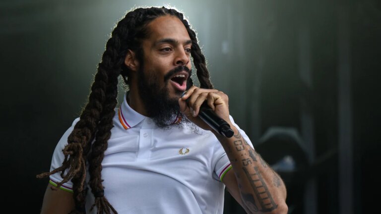 Bob Vylan hÃ¥per politiets beslutning om Glastonbury-settet 'inspirer andre til Ã¥ si ifra'
    

