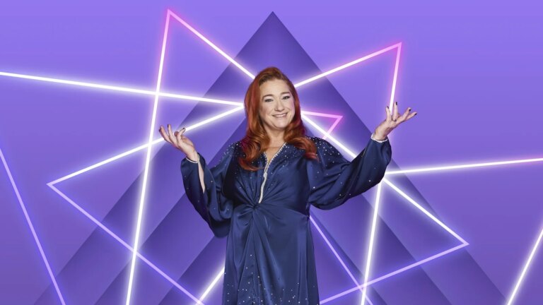 Eurovision-stjernen Niamh Kavanagh er den fÃ¸rste kjendisen avslÃ¸rt for Dancing with the Stars
    

