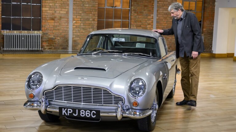 Falleferdig James Bond-bil er nÃ¥ verdt 1 million pund etter tre Ã¥rs restaurering
    

