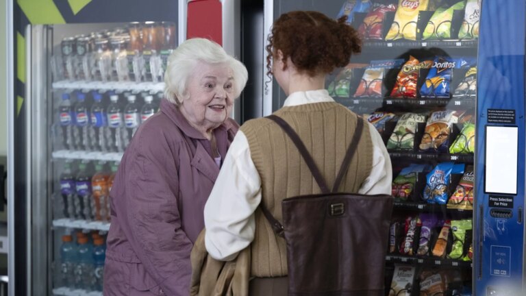 June Squibb er i best form som Eleanor den store
    

