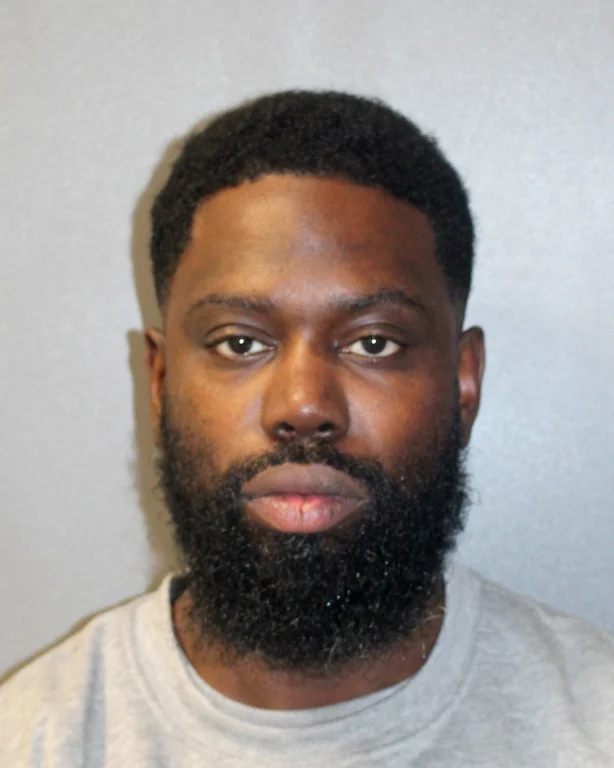 Udatert Metropolitan Police-utdelingsbilde av rapperen Ghetts, hvis virkelige navn er Justin Clarke-Samuel, som har erkjent seg skyldig i Ã¥ ha forÃ¥rsaket dÃ¸den til en ung mann i en kollisjon. Utstedelsesdato: mandag 8. desember 2025. PA-foto. Bildekreditt bÃ¸r lese: Metropolitan Police/PA WireNOTE TO EDIT