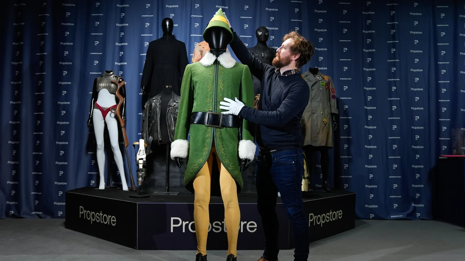 Will Ferrells Elf-kostyme fÃ¥r mer enn 200 000 pund pÃ¥ auksjon