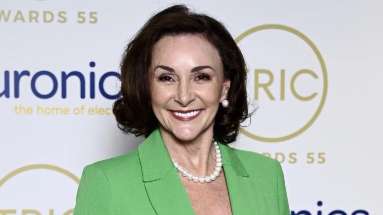 Strictly's Shirley Ballas kommer seg etter "skummelt fall"
    

