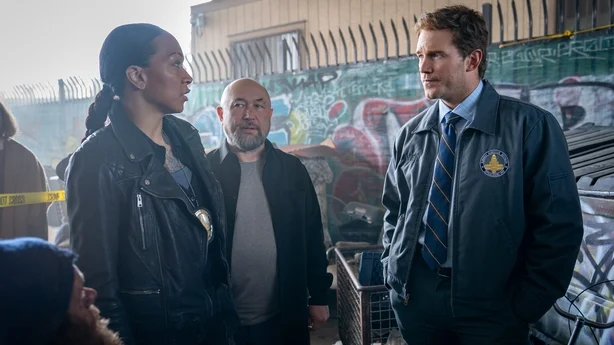 (LR) Skuespiller Kali Reis, regissÃ¸r Timur Bekmambetov og skuespiller Chris Pratt pÃ¥ settet til Mercy Foto: Justin Lubin