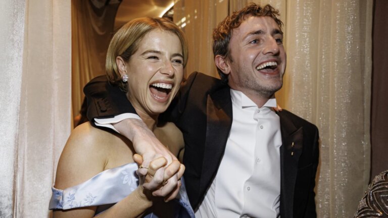Jessie Buckley 'hedret' av Oscar-nominasjon og henvender seg til Paul Mescal 'snub'
    

